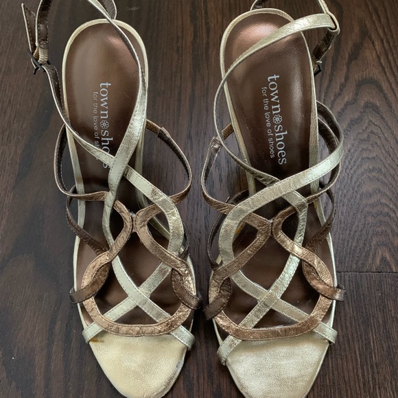 Woman’s Metallic shoes - Picture 5 of 12